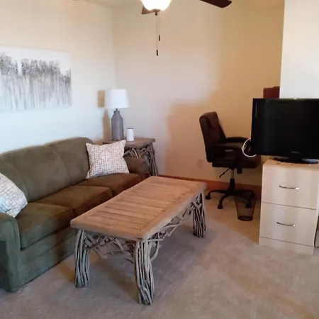 Villa New! Peaceful Mountain Views, Deck, Trails Nearby